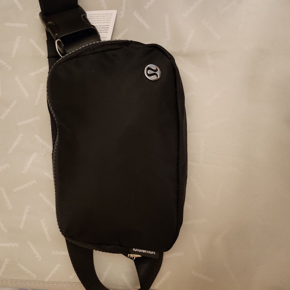 NWT Lululemon Athletica Everywhere Belt Bag - Picture 2 of 5